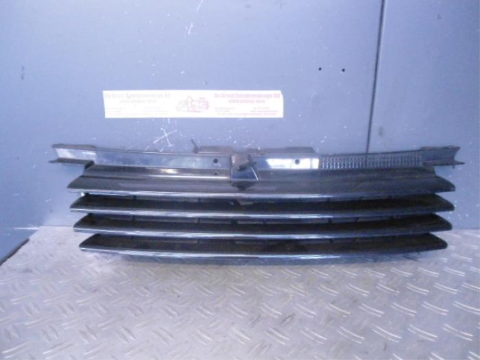 Używane Grill Volkswagen Bora (1J2) 2.0 Cena na żądanie oferowane przez de Graaf autodemontage B.V.