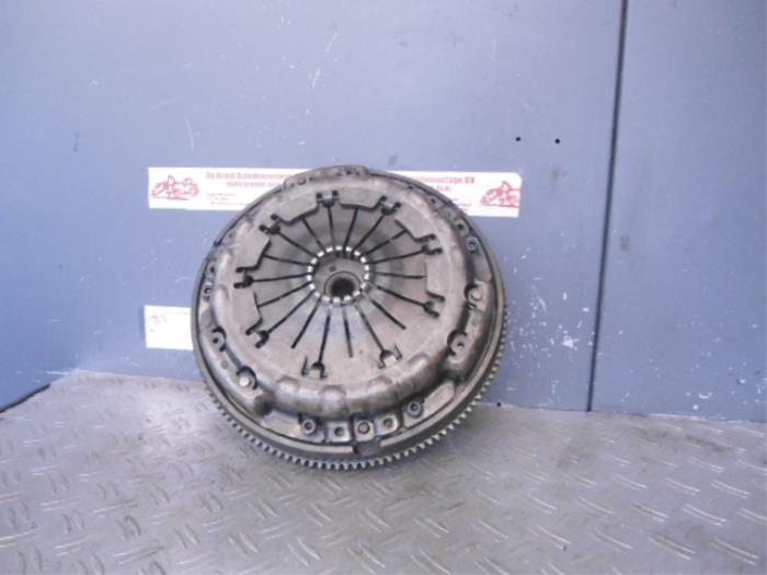 Used Flywheel Nissan Primastar 2.0 dCi 90 Price on request offered by de Graaf autodemontage B.V.