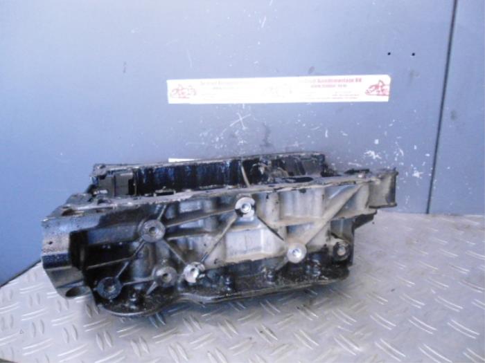Sump from a Nissan Primastar 2.0 dCi 90 2007
