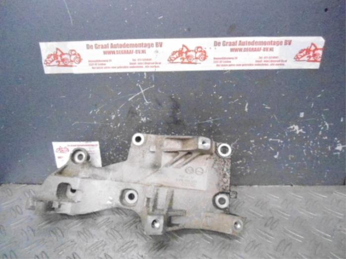 Usagé Support dynamo haut Seat Ibiza III (6L1) 1.4 TDI 70 Prix sur demande proposé par de Graaf autodemontage B.V.