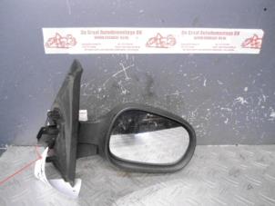 Used Wing mirror, right Renault Clio II (BB/CB) 1.4 16V Price on request offered by de Graaf autodemontage B.V.