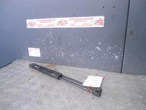 Used Set of tailgate gas struts Renault Clio II (BB/CB) 1.4 16V Price on request offered by de Graaf autodemontage B.V.