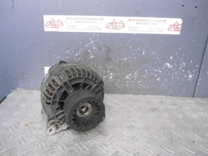 Gebrauchte Dynamo Volkswagen Multivan T5 (7E/7HC/7HF/7HM) 2.5 TDi Preis auf Anfrage angeboten von de Graaf autodemontage B.V.