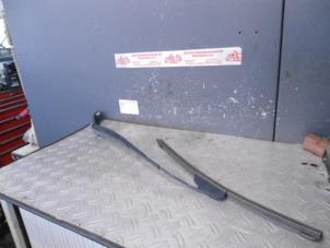 Used Front wiper arm Kia Picanto (TA) 1.0 12V Price on request offered by de Graaf autodemontage B.V.