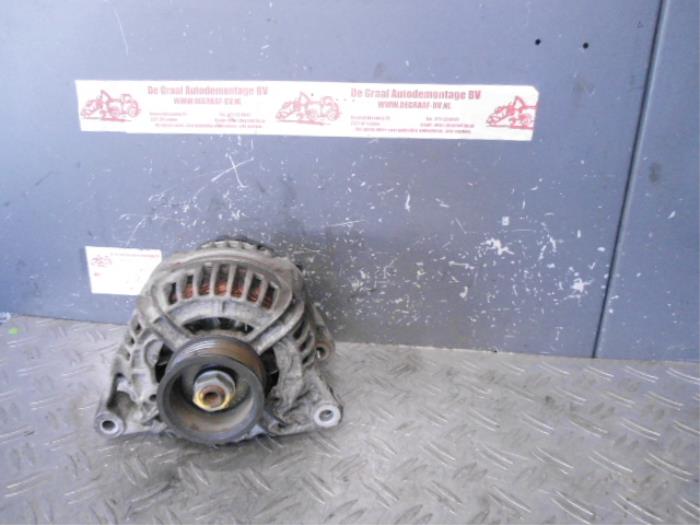 Begagnade Dynamo Volkswagen Passat (3B3) 2.8 V6 30V Pris på förfrågan erbjuds av de Graaf autodemontage B.V.