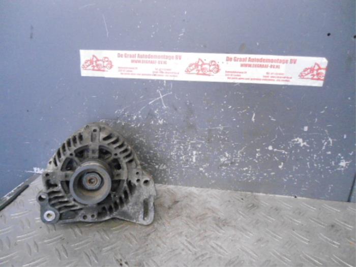 Begagnade Dynamo Volkswagen Transporter/Caravelle T4 1.9 TDI Pris på förfrågan erbjuds av de Graaf autodemontage B.V.