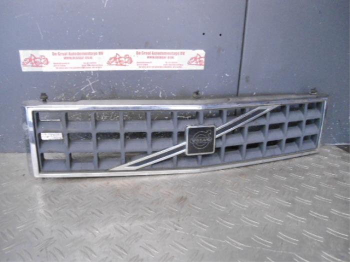 Używane Grill Volvo 340/343/345 340 1.4 Cena na żądanie oferowane przez de Graaf autodemontage B.V.