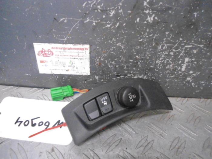 Używane Przelacznik ESP Volvo V50 (MW) 1.6 D 16V Cena € 20,00 Procedura marży oferowane przez de Graaf autodemontage B.V.