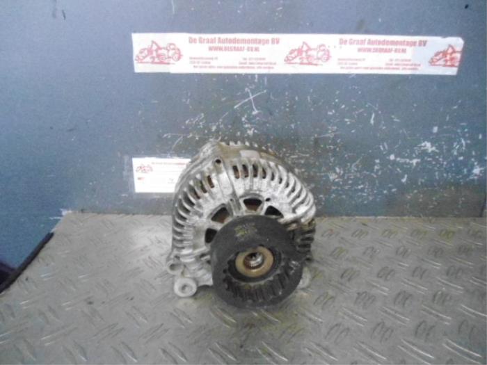 Begagnade Dynamo Volkswagen Transporter T5 2.5 TDi Pris på förfrågan erbjuds av de Graaf autodemontage B.V.