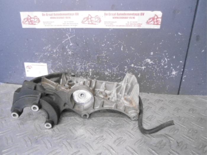 Used Engine mount Renault Kangoo Express (FC) 1.5 dCi 68 Price on request offered by de Graaf autodemontage B.V.