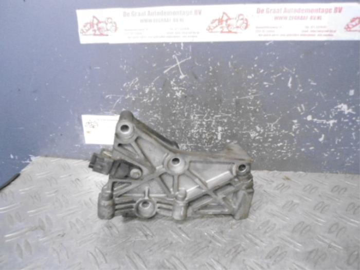 Used Engine mount Renault Kangoo Express (FC) 1.5 dCi 68 Price on request offered by de Graaf autodemontage B.V.
