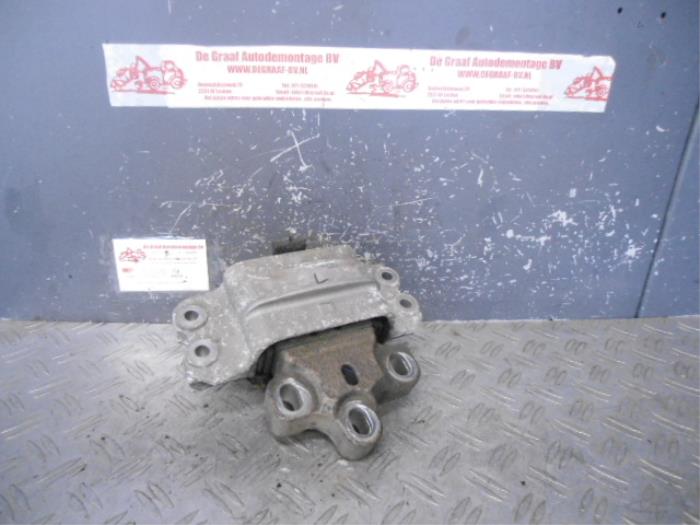 Used Engine mount Volkswagen Golf V (1K1) 2.0 TDI 16V Price on request offered by de Graaf autodemontage B.V.
