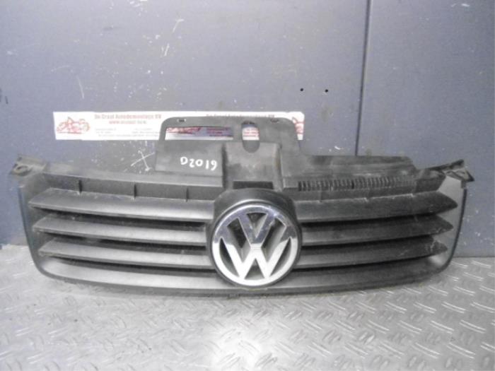 Grill z Volkswagen Polo IV (9N1/2/3) 1.2 12V 2002