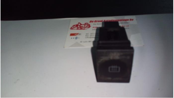 Rear window heating switch from a Volkswagen Polo IV (9N1/2/3) 1.4 16V 2007
