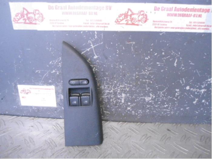 Interruptor combinado de ventanillas de un Skoda Fabia (6Y2) 1.4i 2002
