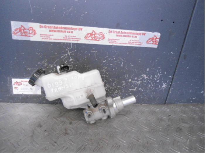Master cylinder from a Ford Transit 2.2 TDCi 16V 2010