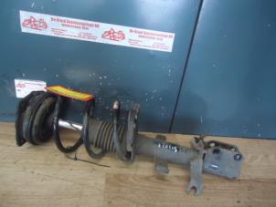 Used Front shock absorber rod, left Renault Clio III (BR/CR) 1.5 dCi 85 Price on request offered by de Graaf autodemontage B.V.