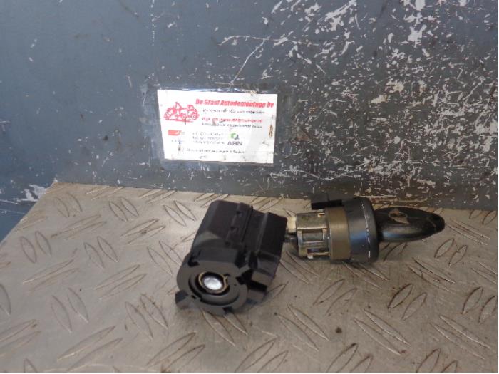 Używane Stacyjka + Kluczyk Mini Mini Cooper S (R53) 1.6 16V Cena na żądanie oferowane przez de Graaf autodemontage B.V.