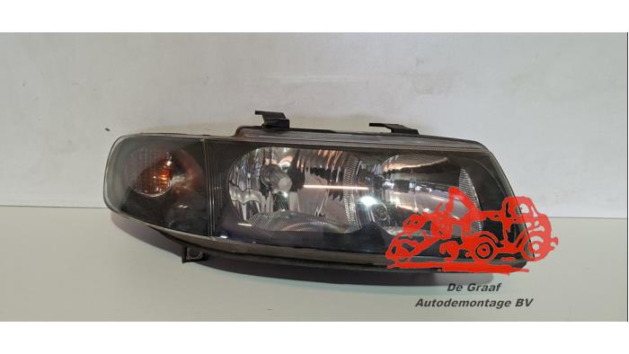 Używane Reflektor prawy Seat Toledo (1M2) 1.6 16V Cena € 25,00 Procedura marży oferowane przez de Graaf autodemontage B.V.