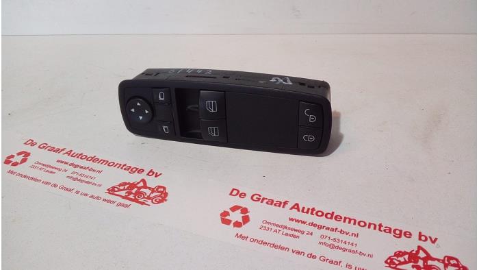Usados Interruptor combinado de ventanillas Mercedes A (W169) 2.0 A-200 CDI 16V 3-Drs. Precio € 30,00 Norma de margen ofrecido por de Graaf autodemontage B.V.