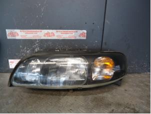 Used Headlight, left Volvo S60 I (RS/HV) 2.4 D5 20V Price on request offered by de Graaf autodemontage B.V.
