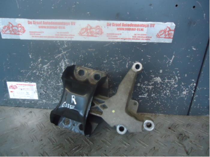 Used Engine mount Renault Twingo II (CN) 1.2 Price on request offered by de Graaf autodemontage B.V.