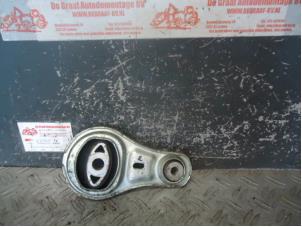 Used Engine mount Opel Vivaro 2.0 CDTI Price on request offered by de Graaf autodemontage B.V.