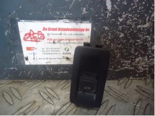 Used Tank cap cover switch Volkswagen Scirocco (137/13AD) 1.4 TSI 122 16V Price on request offered by de Graaf autodemontage B.V.