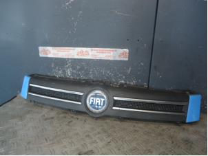 Used Grille Fiat Panda (169) 1.2 Fire Price on request offered by de Graaf autodemontage B.V.