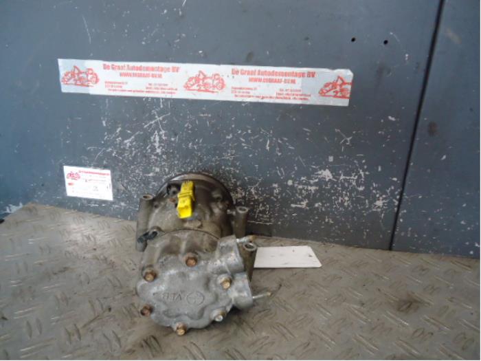 Air conditioning pump from a Peugeot 307 SW (3H) 1.6 16V 2005