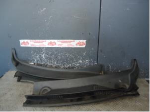 Usagé Paravent Daihatsu Trevis 1.0 12V DVVT Prix sur demande proposé par de Graaf autodemontage B.V.