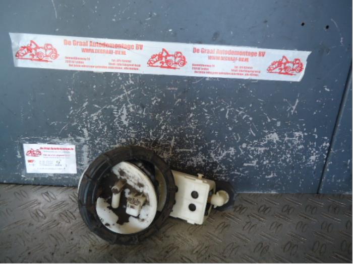 Usagé Pompe essence Peugeot 306 (7A/C/S) 1.4 XN,XR,XA,XRA Prix sur demande proposé par de Graaf autodemontage B.V.