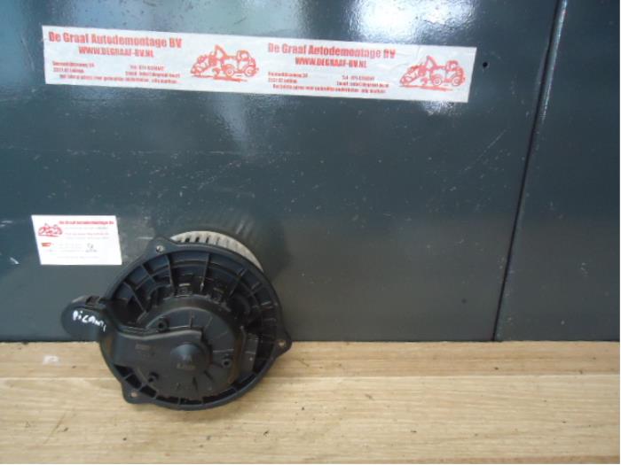 Heating and ventilation fan motor from a Kia Picanto (TA) 1.0 12V 2012