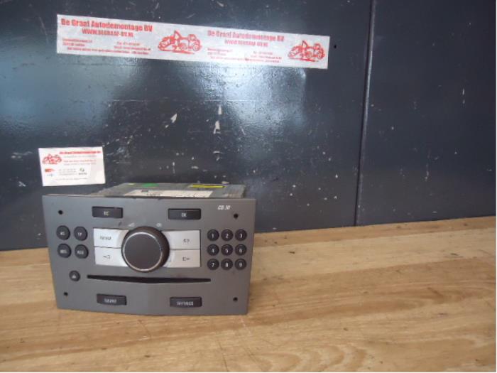 Radioodtwarzacz CD z Opel Astra H (L48) 1.9 CDTi 16V 120 2006