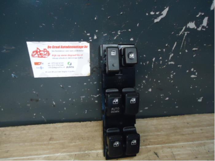 Usados Interruptor combinado de ventanillas Kia Sportage Precio € 40,00 Norma de margen ofrecido por de Graaf autodemontage B.V.