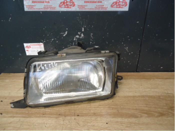Używane Reflektor lewy Audi 80 (B4) 2.0 E Cena € 25,00 Procedura marży oferowane przez de Graaf autodemontage B.V.