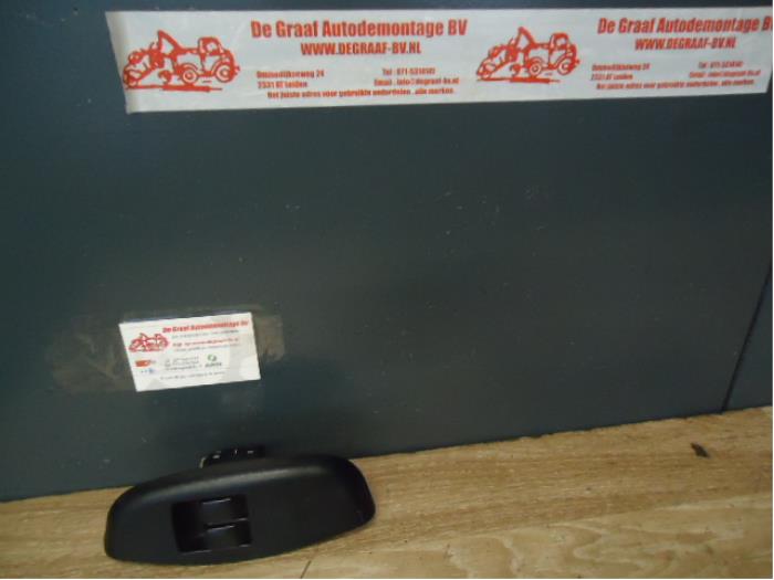 Usados Interruptor combinado de ventanillas Chevrolet Kalos (SF48) 1.2 Precio € 20,00 Norma de margen ofrecido por de Graaf autodemontage B.V.