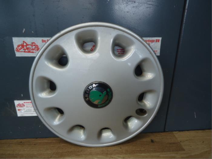 Używane Kolpak Skoda Felicia II (6U1) 1.3 Cena € 7,50 Procedura marży oferowane przez de Graaf autodemontage B.V.