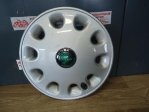 Używane Kolpak Skoda Felicia (6U1) 1.3 Cena € 7,50 Procedura marży oferowane przez de Graaf autodemontage B.V.