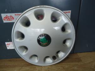 Używane Kolpak Skoda Felicia (6U1) 1.3 Cena € 7,50 Procedura marży oferowane przez de Graaf autodemontage B.V.
