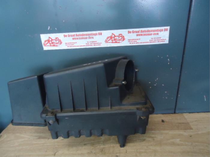 Begagnade Luftfilterhus Ford Focus 1 Wagon 1.8 16V Pris € 20,00 Marginaltabell erbjuds av de Graaf autodemontage B.V.
