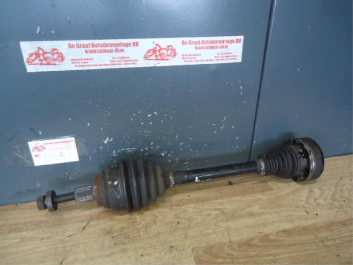 Front drive shaft, left from a Volkswagen Eos (1F7/F8) 2.0 FSI 16V 2006