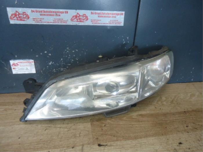 Używane Reflektor lewy Opel Vectra B (36) 1.6 16V Ecotec Cena € 50,00 Procedura marży oferowane przez de Graaf autodemontage B.V.