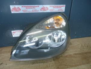 Used Headlight, left Renault Clio Price € 30,00 Margin scheme offered by de Graaf autodemontage B.V.