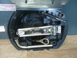Używane Zestaw do wymiany kola Volkswagen Polo IV (9N1/2/3) Cena € 30,00 Procedura marży oferowane przez de Graaf autodemontage B.V.