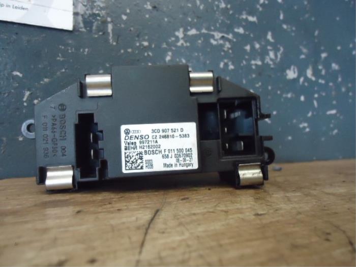 Heater resistor from a Volkswagen Passat Variant (3C5) 1.9 TDI 2008