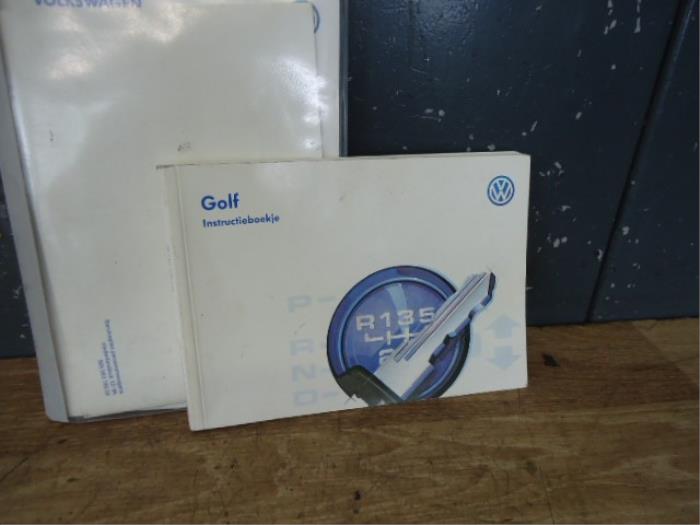 Instruction Booklet from a Volkswagen Golf III (1H1) 1.6 i 1997
