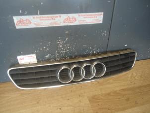 Używane Grill Audi A3 (8L1) 1.6 Cena € 30,00 Procedura marży oferowane przez de Graaf autodemontage B.V.