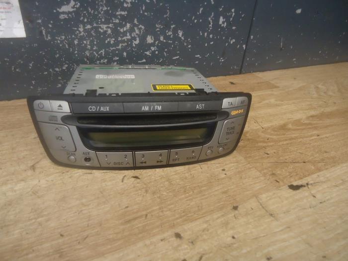 Radio/CD Spieler (sonstige) van een Toyota Aygo (B10) 1.0 12V VVT-i 2009