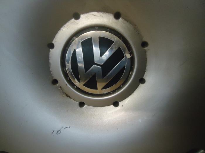 Radkappe van een Volkswagen Bora 2002
